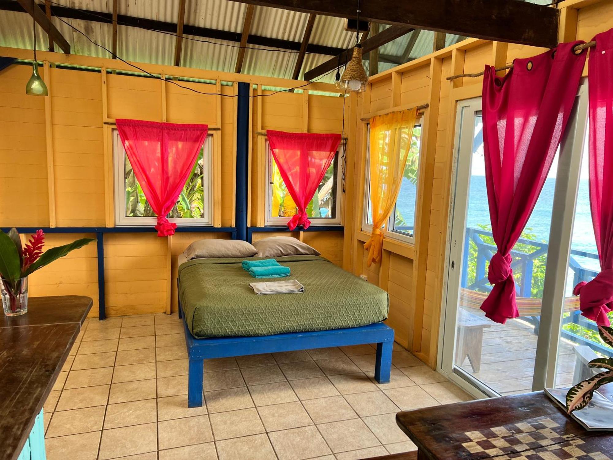 بوكاس تاون Tesoro Escondido Ecolodge Cabinas الغرفة الصورة